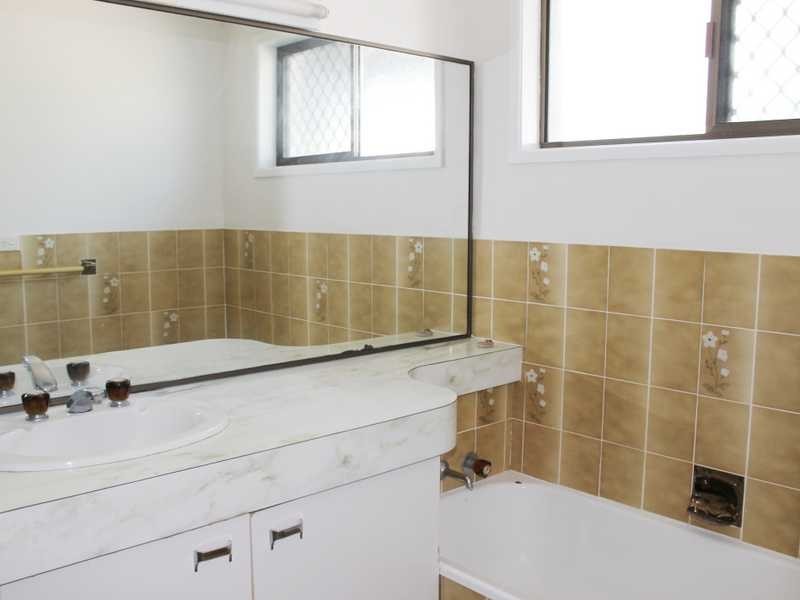 2 Polmaise Street, Boyne Island QLD 4680