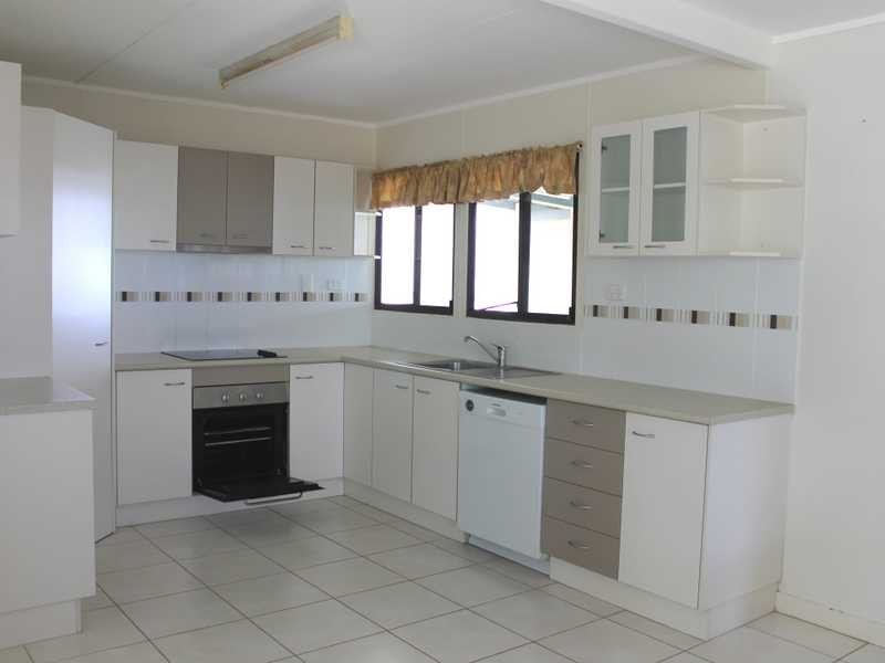 11 Pleasant Avenue, Tannum Sands QLD 4680