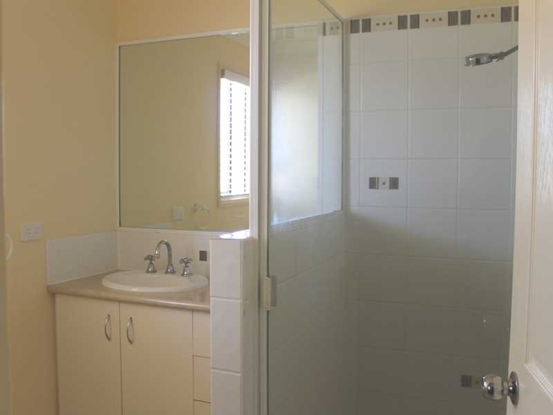 6 Swains Court, Boyne Island QLD 4680