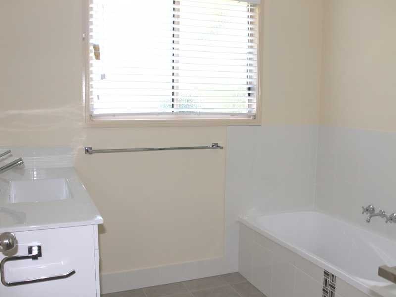 6 Swains Court, Boyne Island QLD 4680