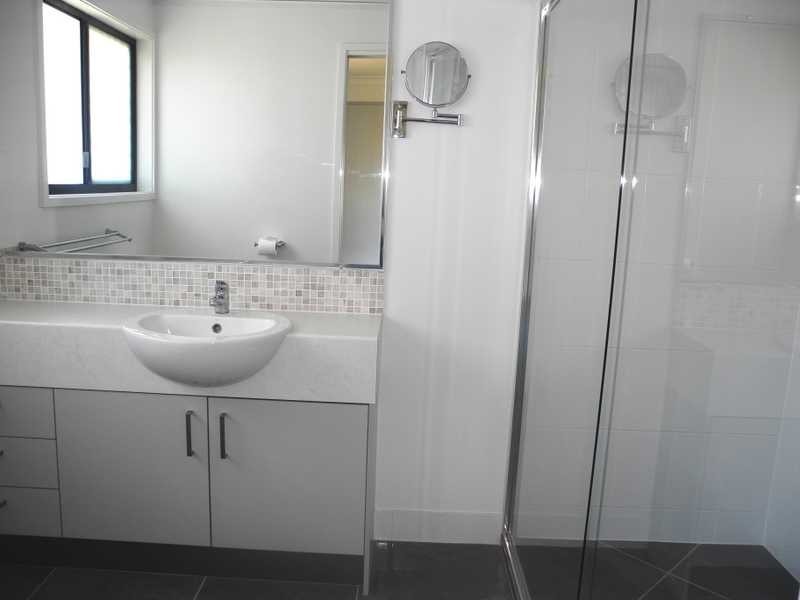 5 Corimba Parade, Boyne Island QLD 4680