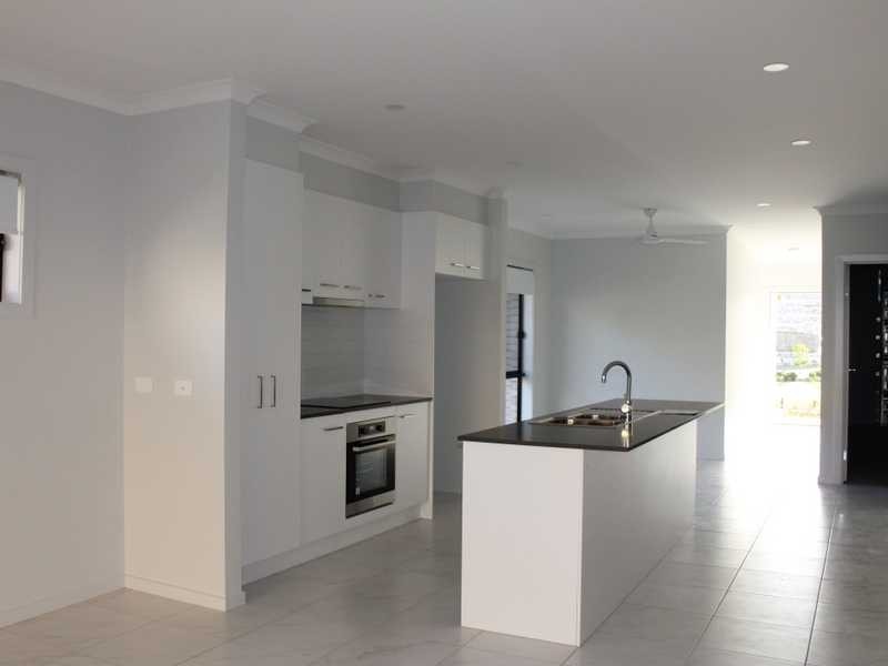 28 Caulder Esplanade, Boyne Island QLD 4680