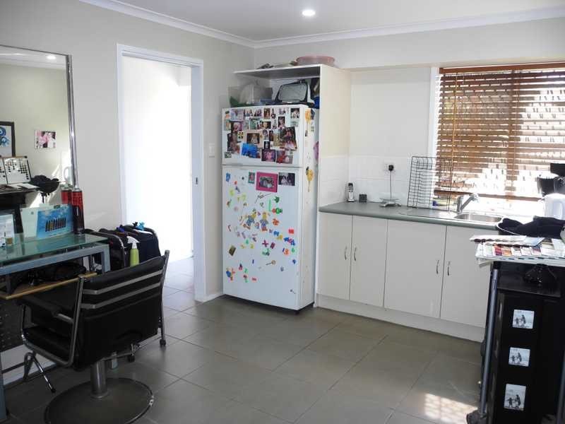 8 Andrew Court, Boyne Island QLD 4680