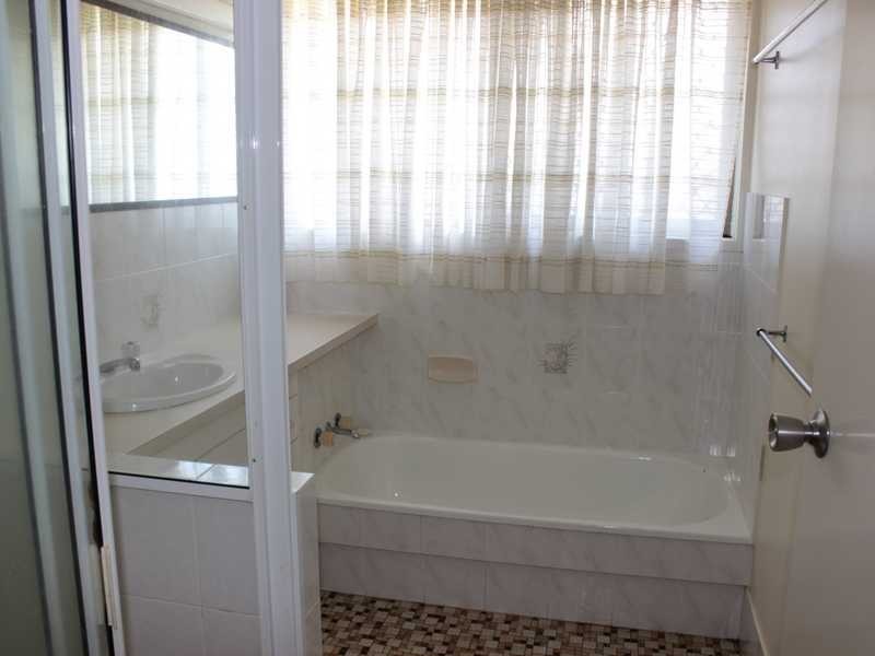 21 Amaroo Street, Boyne Island QLD 4680