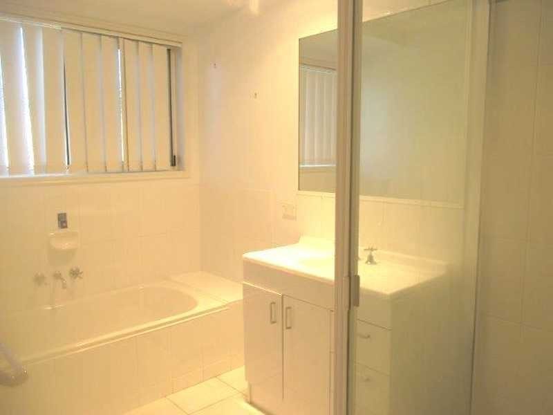 11 Huntington Court, New Auckland QLD 4680