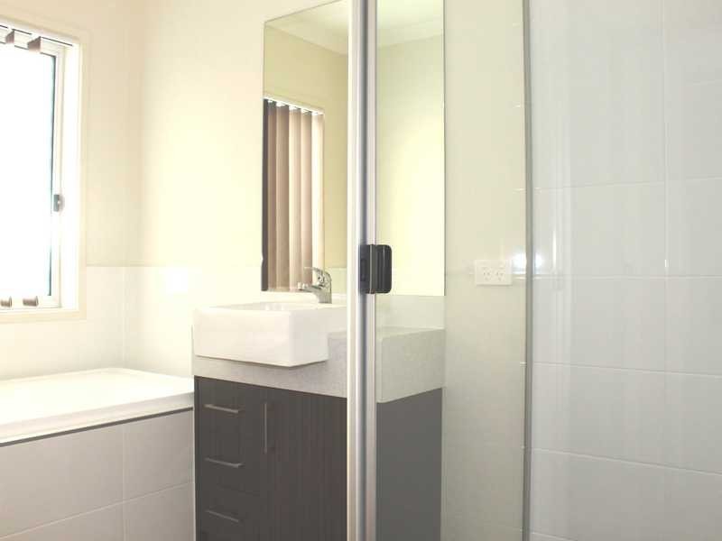 27 Koolivoo Parade, Boyne Island QLD 4680