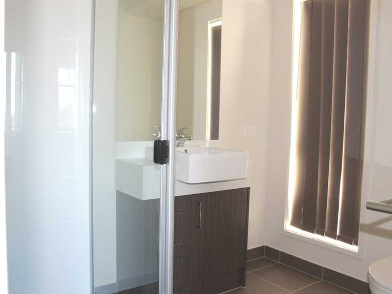 27 Koolivoo Parade, Boyne Island QLD 4680