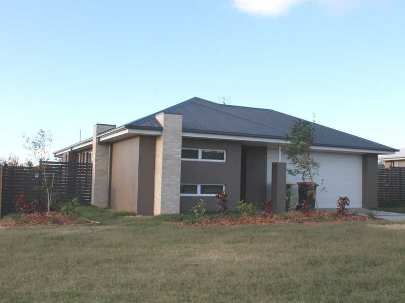 27 Koolivoo Parade, Boyne Island QLD 4680