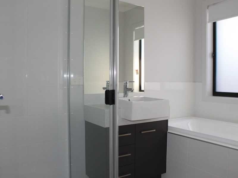 28 Caulder Esplanade, Boyne Island QLD 4680