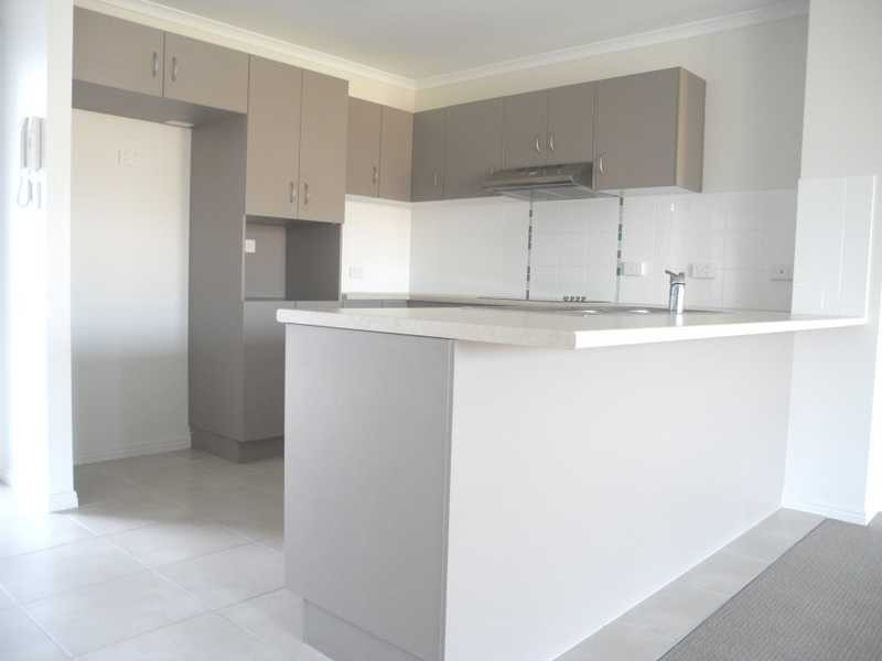 2/10 ARTHUR STREET, Boyne Island QLD 4680