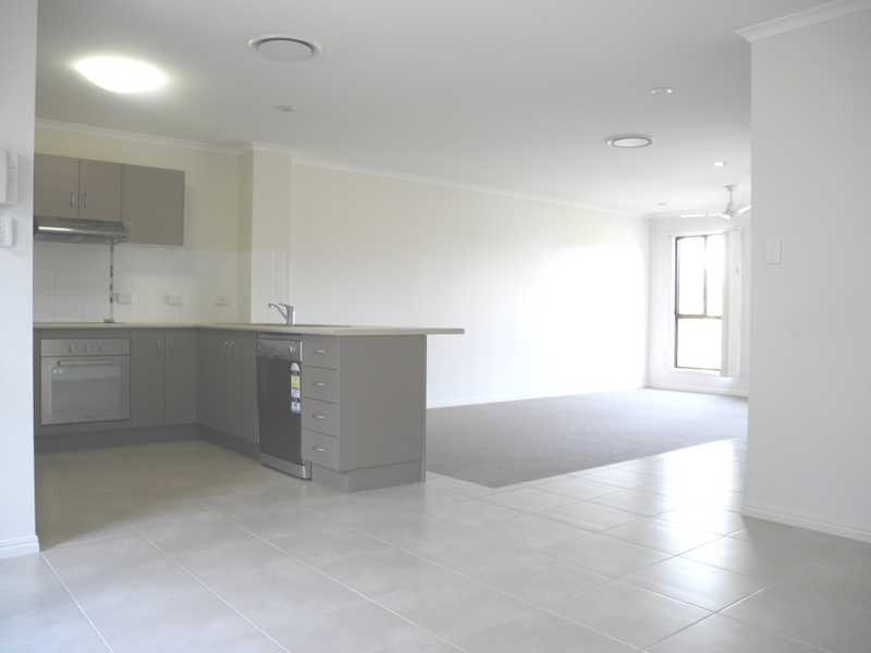 2/10 ARTHUR STREET, Boyne Island QLD 4680