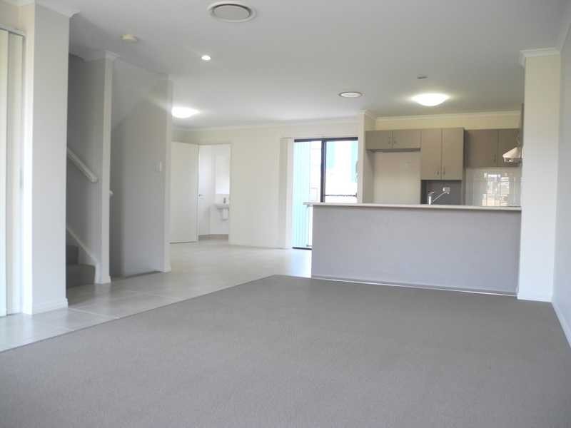 2/10 ARTHUR STREET, Boyne Island QLD 4680