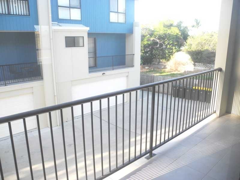 2/10 ARTHUR STREET, Boyne Island QLD 4680