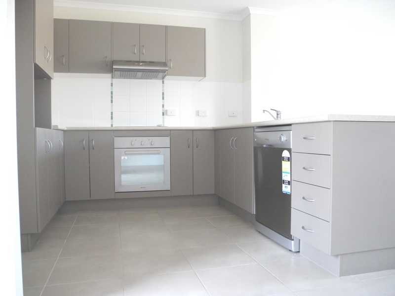 2/10 ARTHUR STREET, Boyne Island QLD 4680