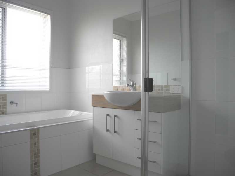 35 Clover Crescent, Boyne Island QLD 4680
