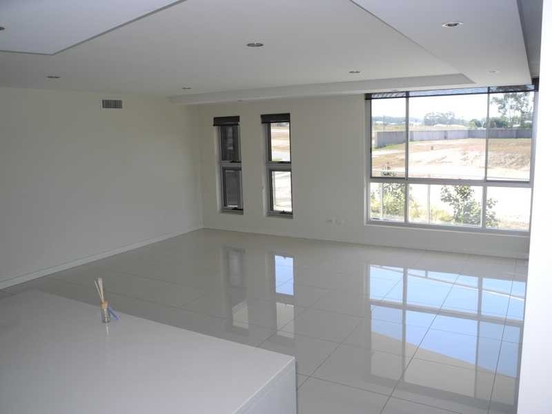 4/2 The Promenade, Boyne Island QLD 4680