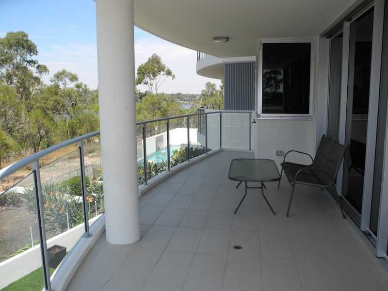 4/2 The Promenade, Boyne Island QLD 4680