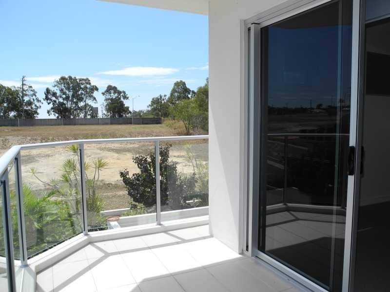 4/2 The Promenade, Boyne Island QLD 4680