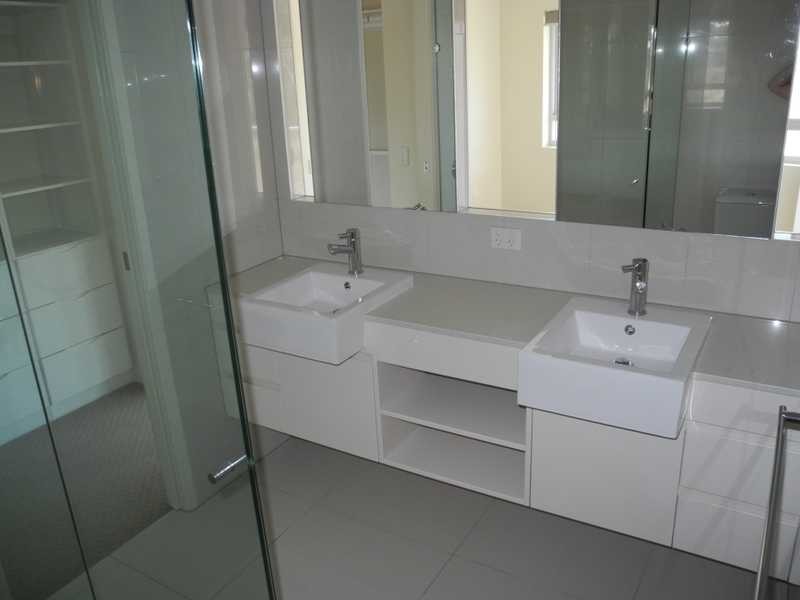 4/2 The Promenade, Boyne Island QLD 4680