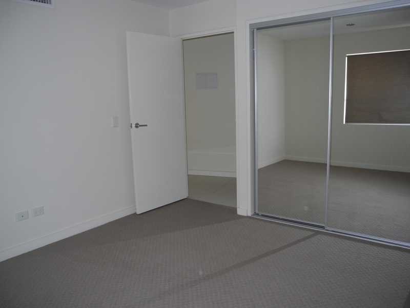 4/2 The Promenade, Boyne Island QLD 4680