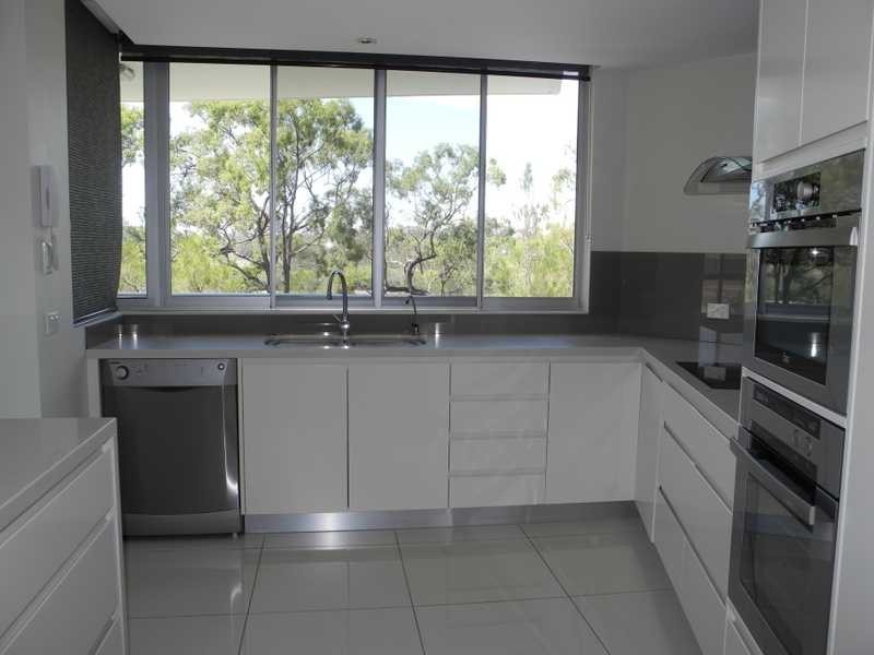 4/2 The Promenade, Boyne Island QLD 4680