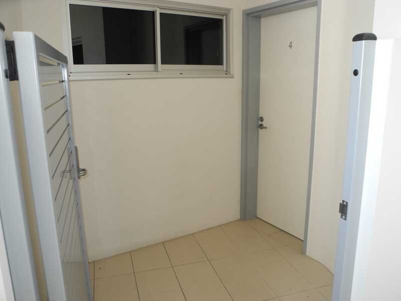 4/2 The Promenade, Boyne Island QLD 4680