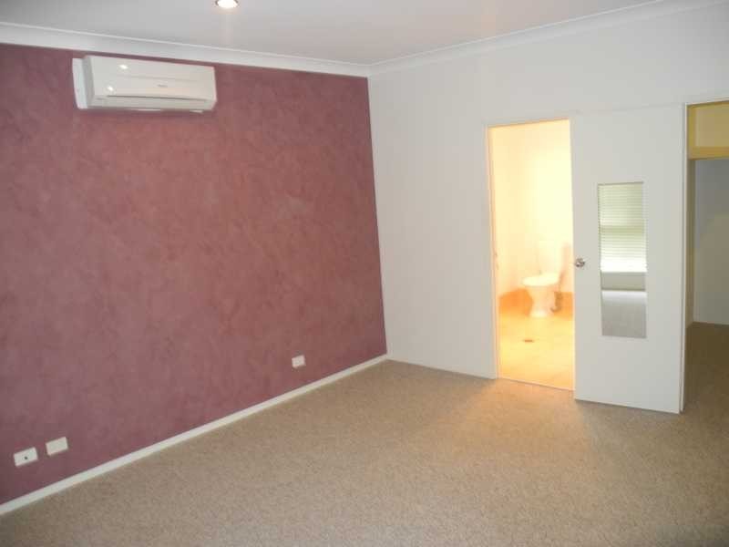 1 Viewpoint Way, New Auckland QLD 4680