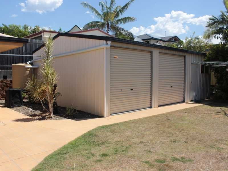 33 WYNDHAM AVENUE, Boyne Island QLD 4680