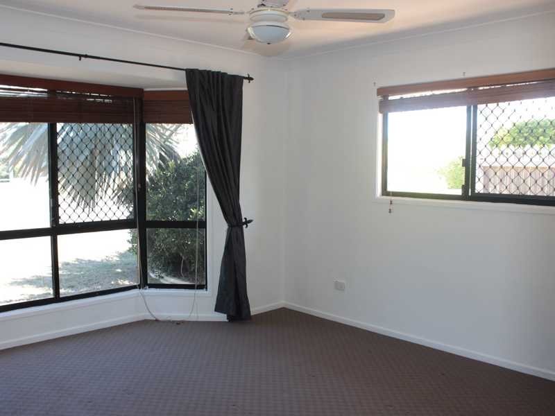 33 WYNDHAM AVENUE, Boyne Island QLD 4680