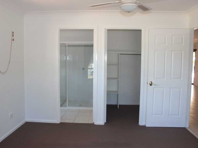 33 WYNDHAM AVENUE, Boyne Island QLD 4680