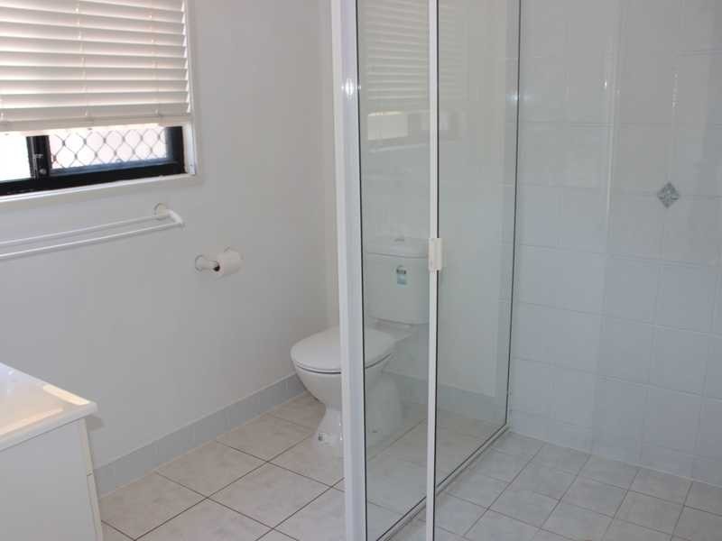 33 WYNDHAM AVENUE, Boyne Island QLD 4680