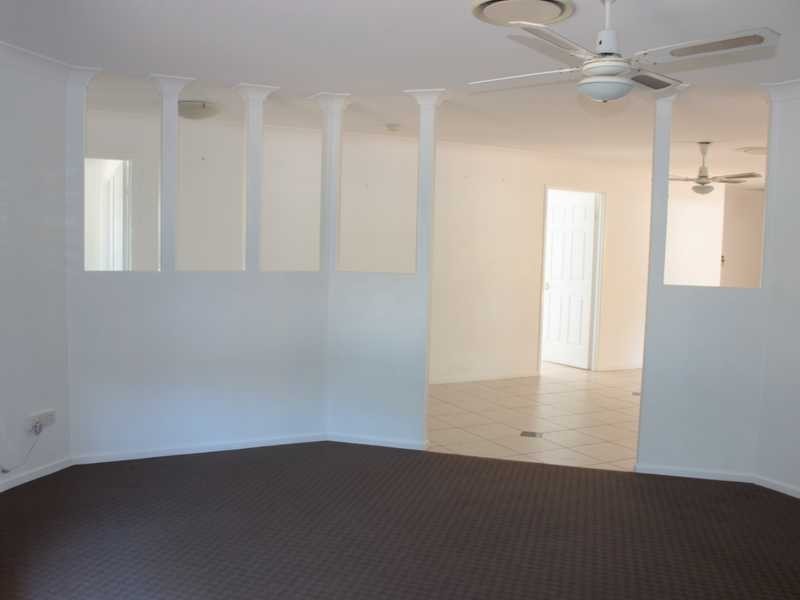 33 WYNDHAM AVENUE, Boyne Island QLD 4680