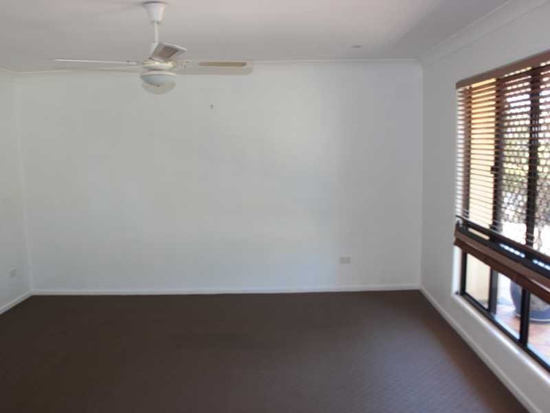 33 WYNDHAM AVENUE, Boyne Island QLD 4680