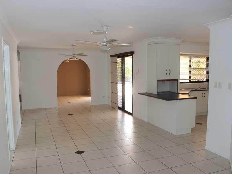 33 WYNDHAM AVENUE, Boyne Island QLD 4680