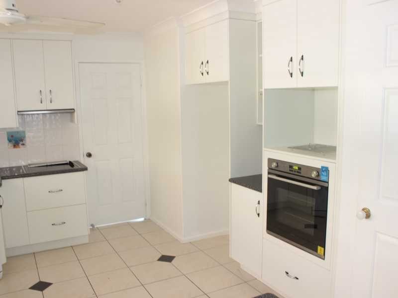 33 WYNDHAM AVENUE, Boyne Island QLD 4680