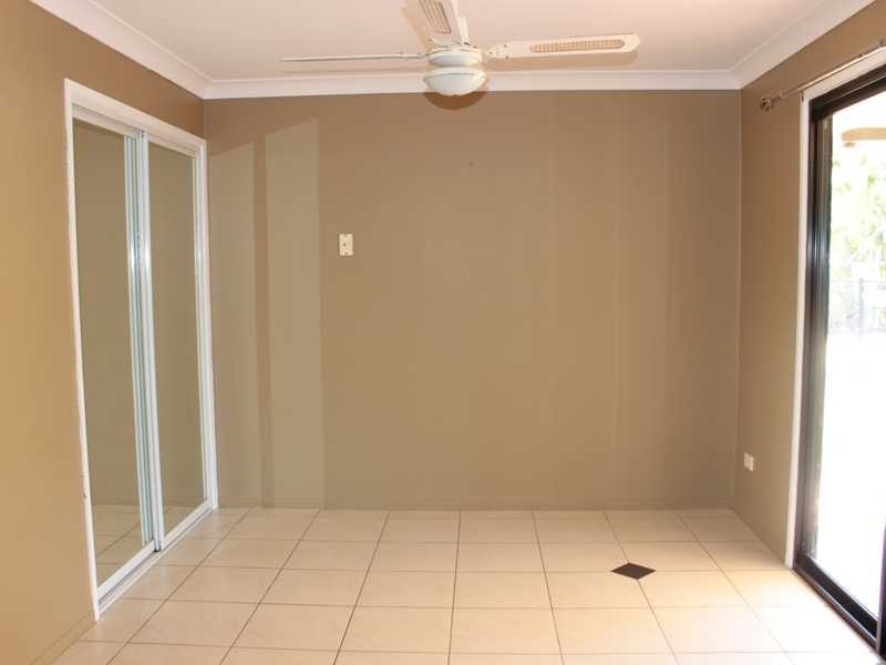 33 WYNDHAM AVENUE, Boyne Island QLD 4680