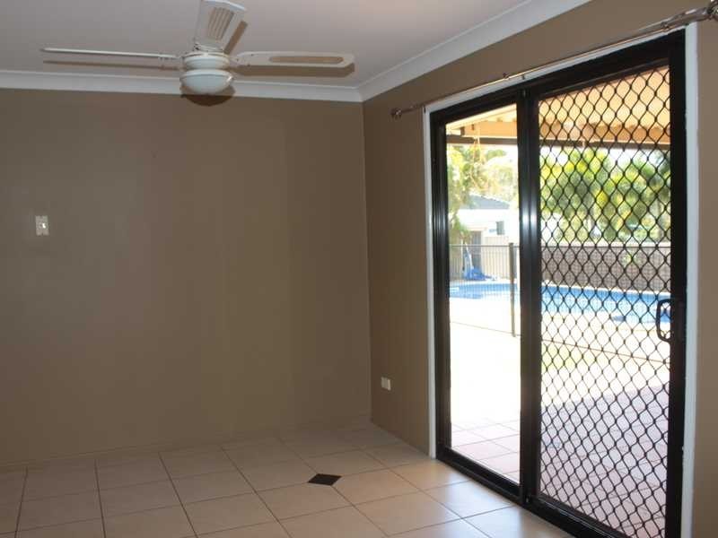 33 WYNDHAM AVENUE, Boyne Island QLD 4680