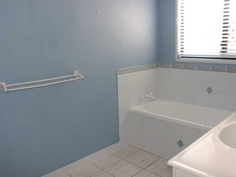 33 WYNDHAM AVENUE, Boyne Island QLD 4680