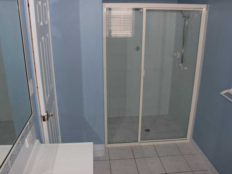 33 WYNDHAM AVENUE, Boyne Island QLD 4680