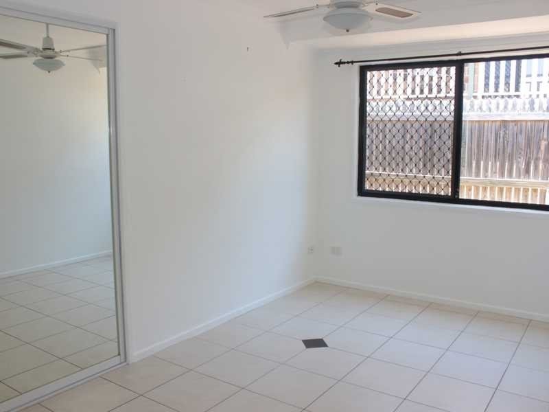 33 WYNDHAM AVENUE, Boyne Island QLD 4680