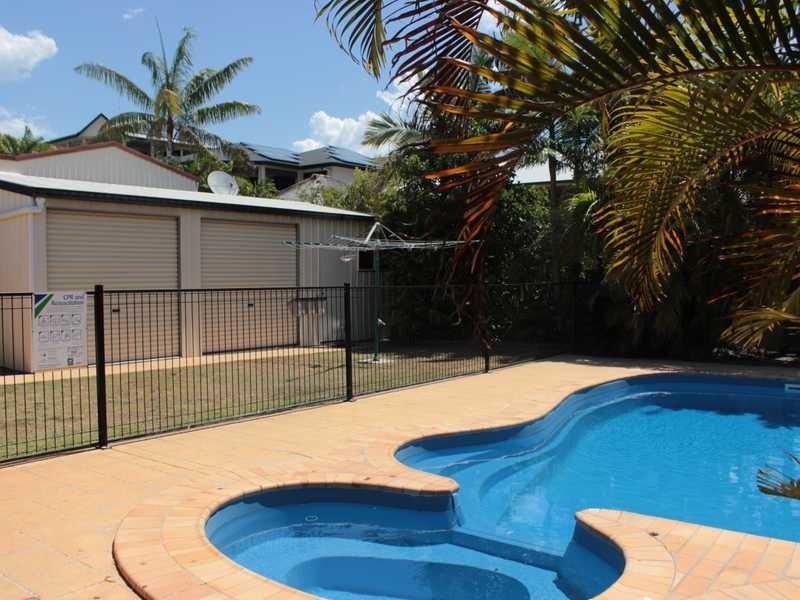 33 WYNDHAM AVENUE, Boyne Island QLD 4680