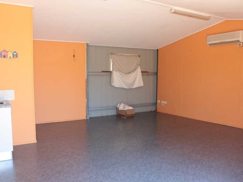 33 WYNDHAM AVENUE, Boyne Island QLD 4680