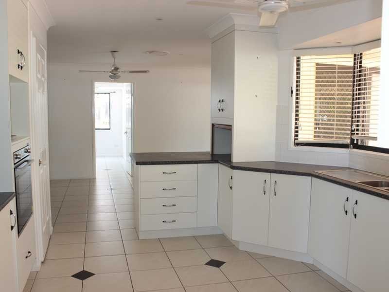 33 WYNDHAM AVENUE, Boyne Island QLD 4680