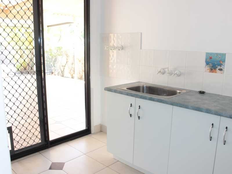 33 WYNDHAM AVENUE, Boyne Island QLD 4680