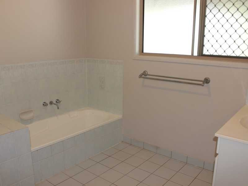 18 Lomandra Street, Boyne Island QLD 4680