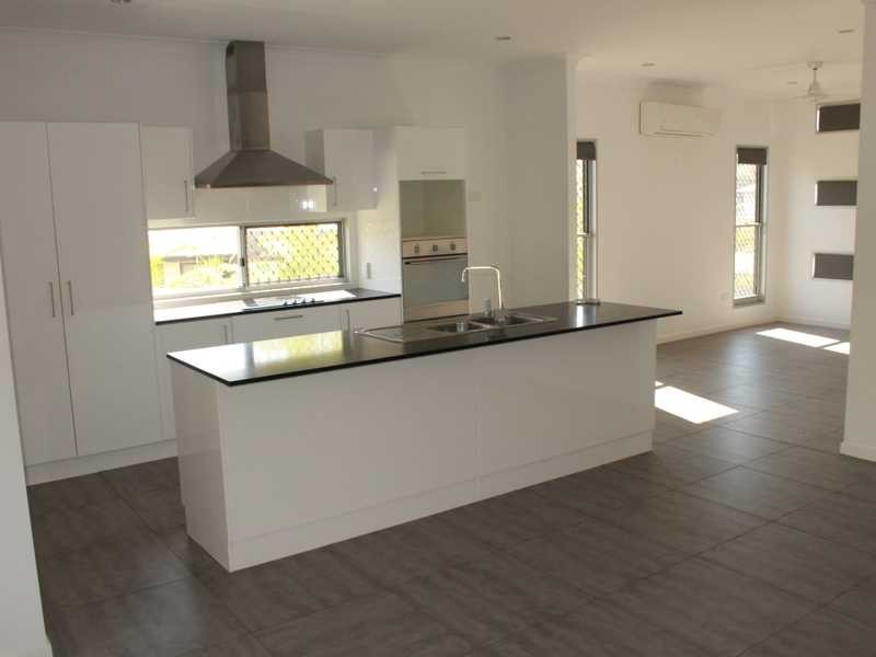 25 LIGHTHOUSE DRIVE, Boyne Island QLD 4680