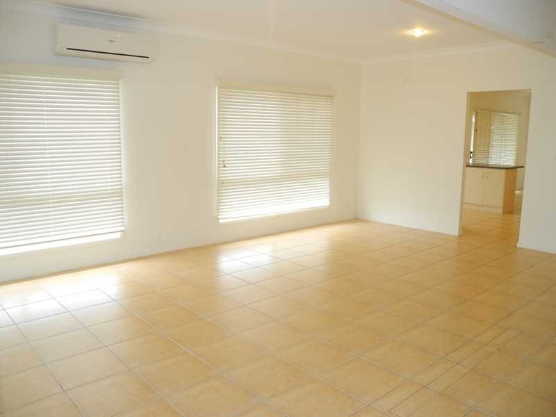 1 Viewpoint Way, New Auckland QLD 4680
