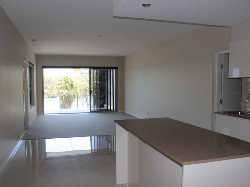 10 WYNDHAM AVENUE, Boyne Island QLD 4680