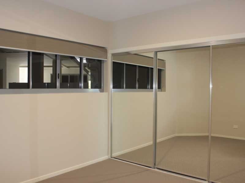 10 WYNDHAM AVENUE, Boyne Island QLD 4680