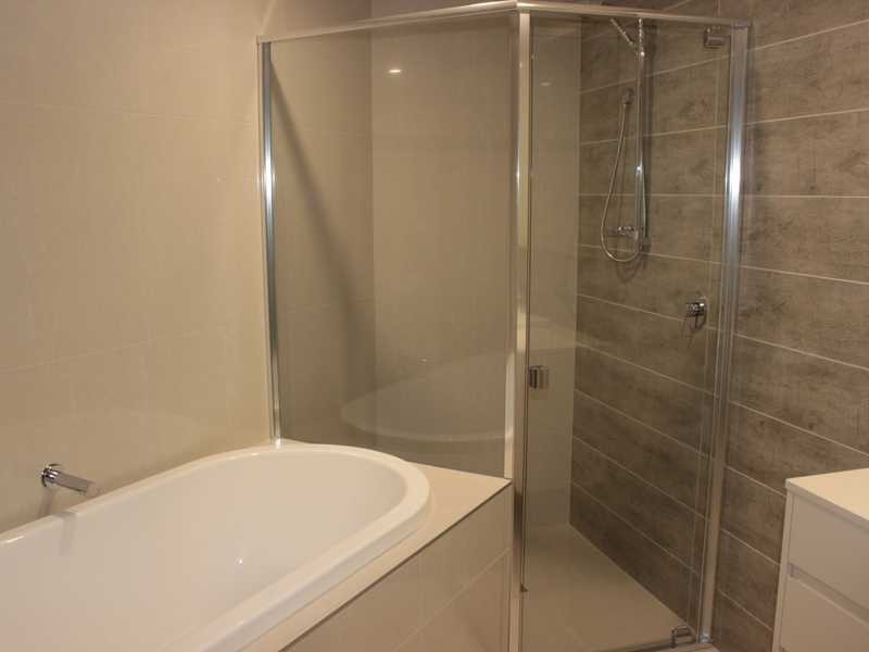 10 WYNDHAM AVENUE, Boyne Island QLD 4680